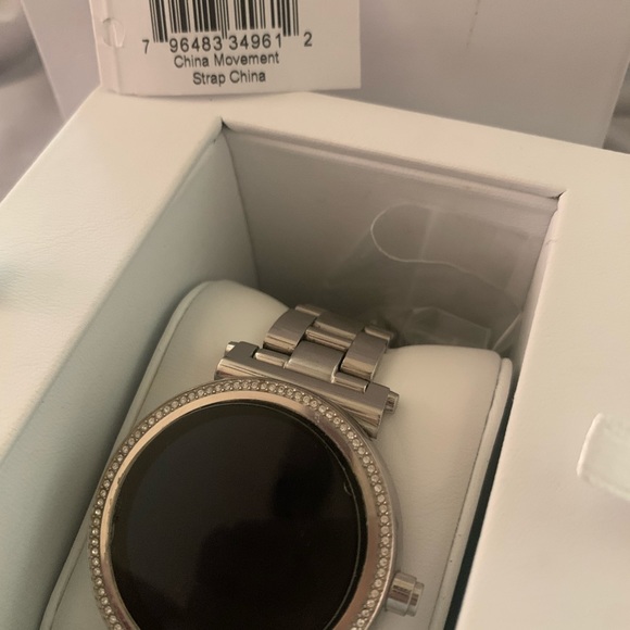 Micheal Kors Smartwatch Sofie MKT5020 Preowned - Picture 3 of 11